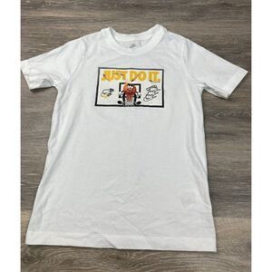 The Nike Tee Boy's Small‎ White Short Sleeve T-Shirt Graphic Just Do It FD3964